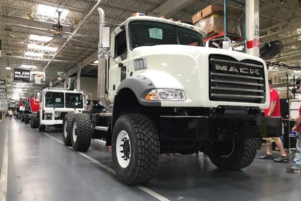 Salfa Camiones | Mack Granite blanco PJL 14.6 LBS